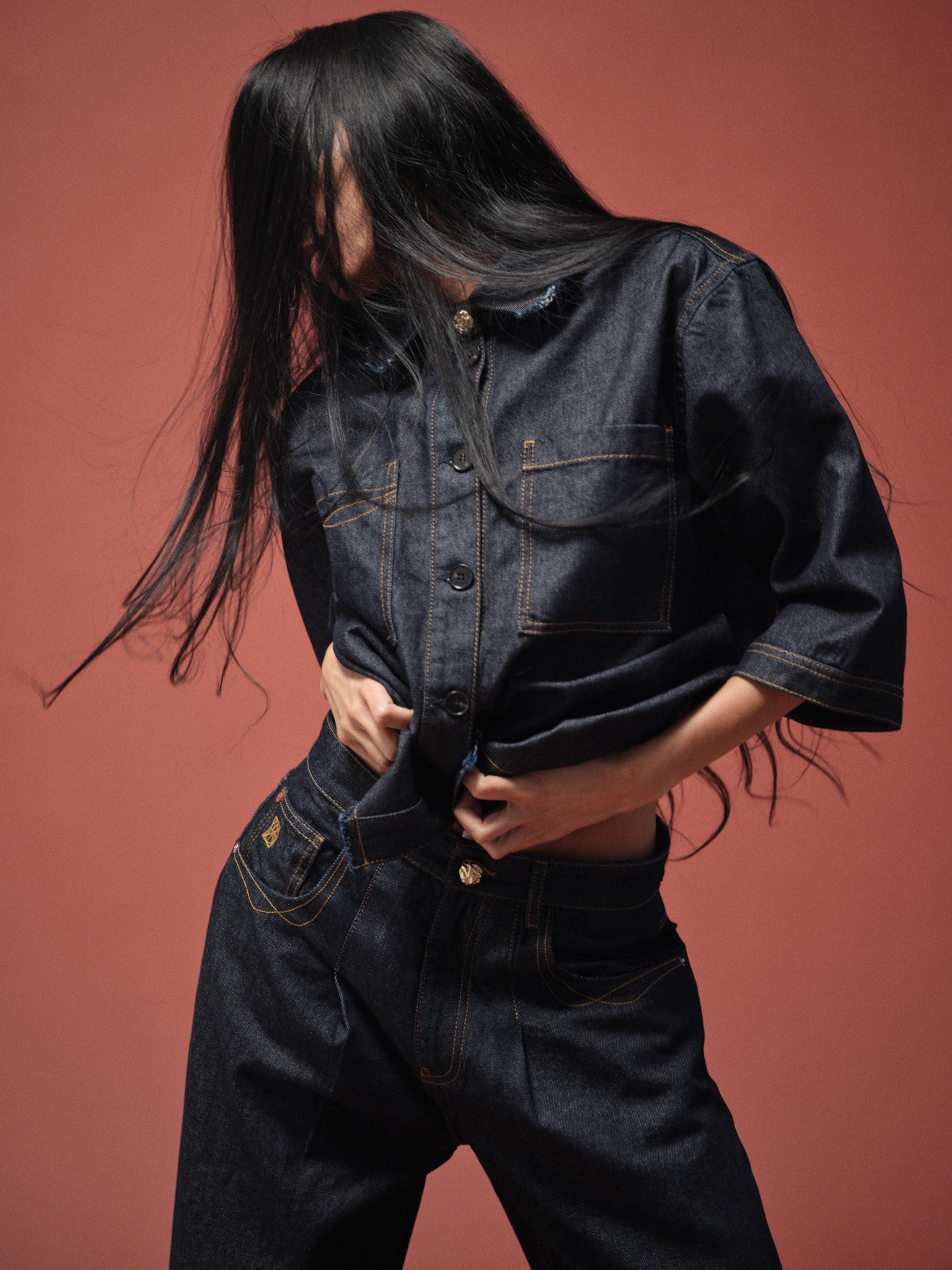 Modelshot / Dark Blue Denim / Detail